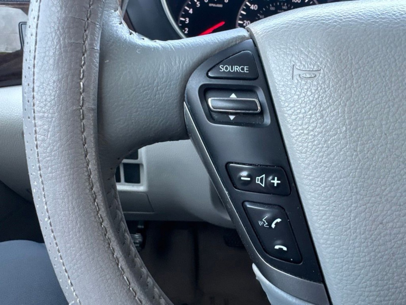 Used 2014 Nissan Quest SV w/ Leather Package FWD image 15