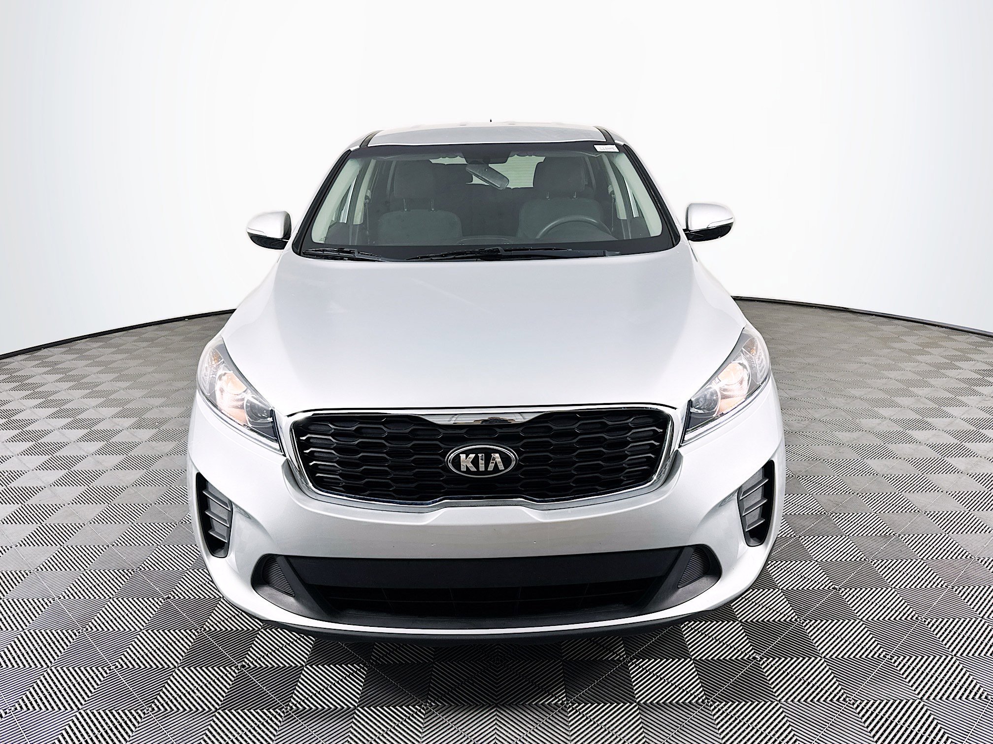 Used 2020 Kia Sorento LX image 2
