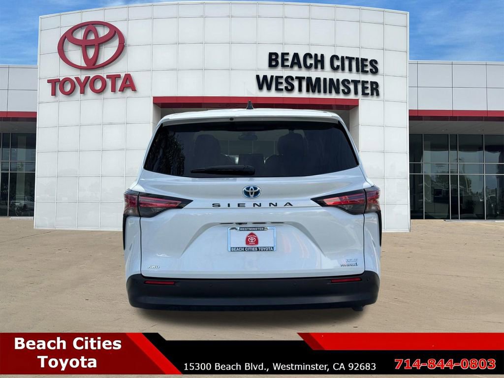 Certified 2022 Toyota Sienna XLE image 10