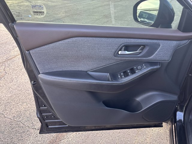 Used 2022 Nissan Rogue SV AWD/4WD image 11