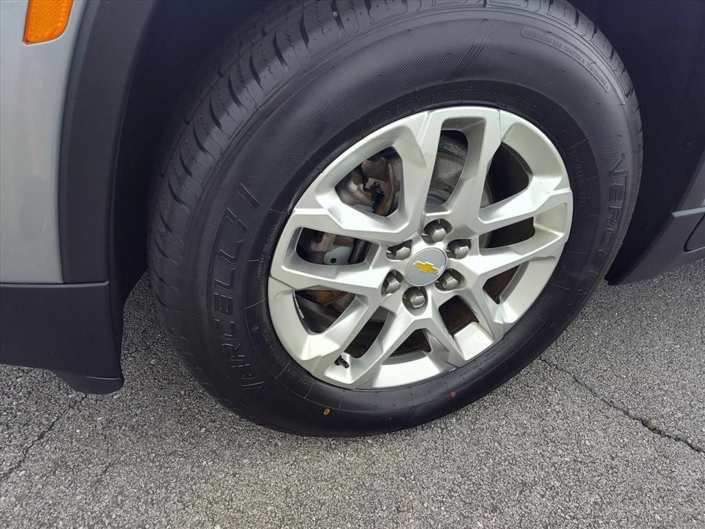 Used 2023 Chevrolet Traverse LS w/ Safety Package AWD/4WD image 9