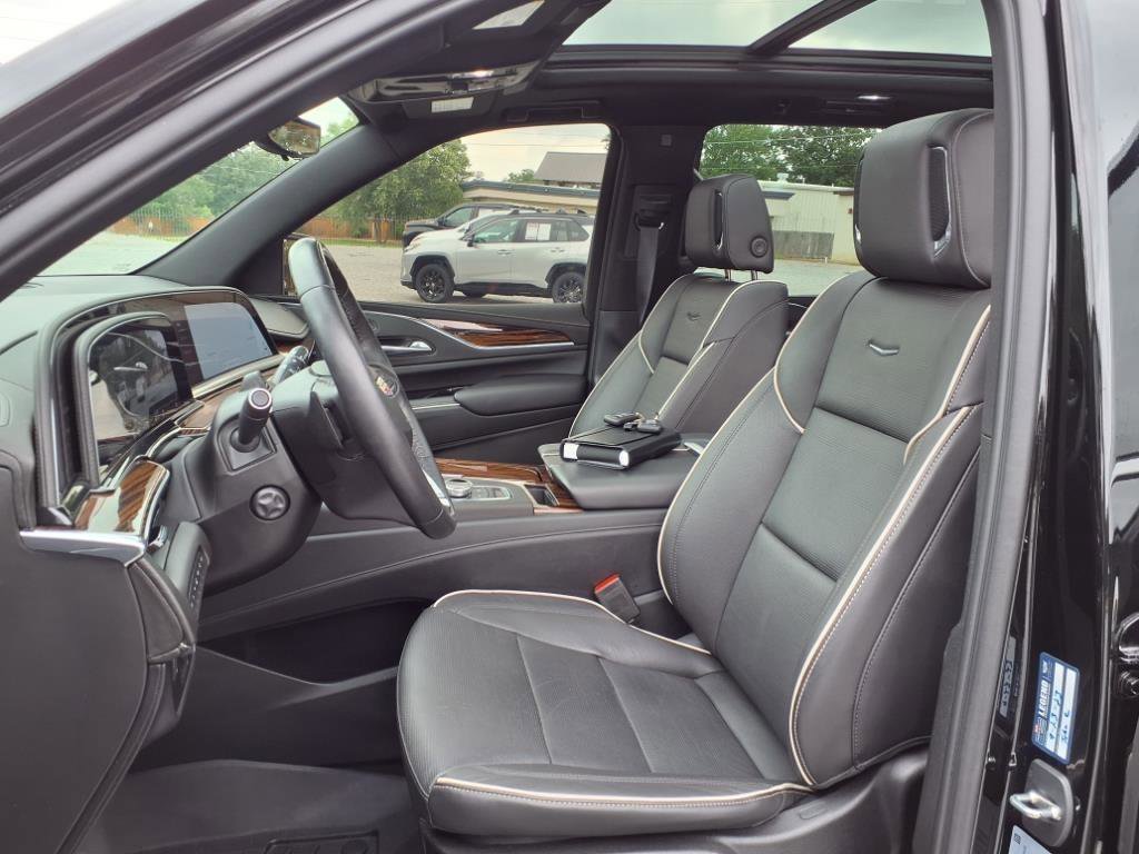 Used 2023 Cadillac Escalade Premium Luxury w/ Performance Package image 21