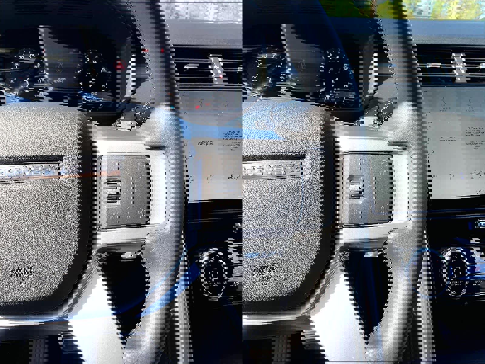 Used 2025 Land Rover Discovery Dynamic SE image 19