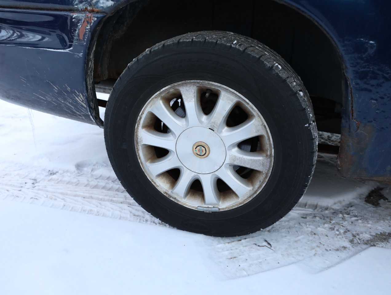 Used 2002 Chrysler Town & Country EX image 9