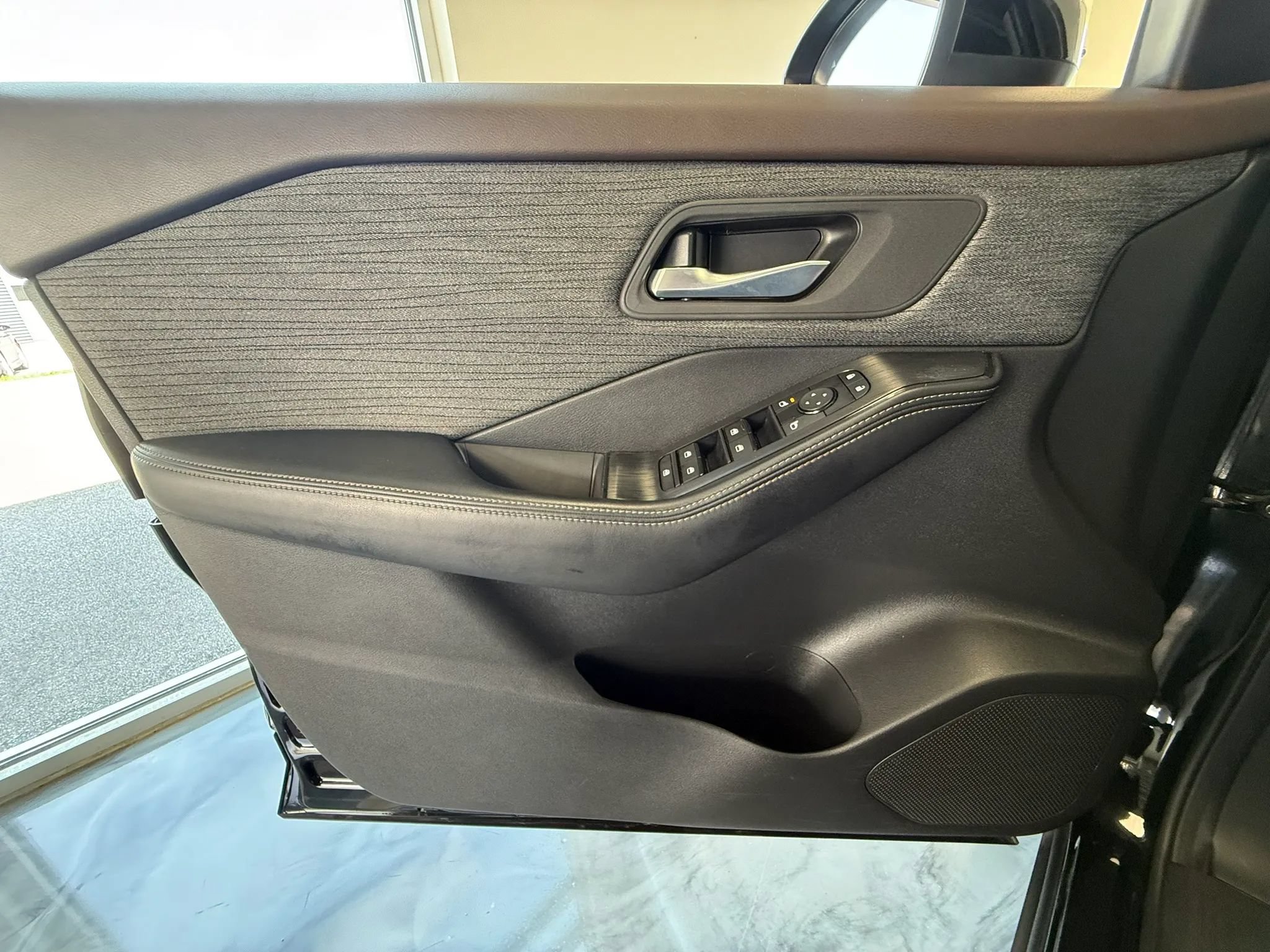 Used 2023 Nissan Rogue SV AWD/4WD image 31