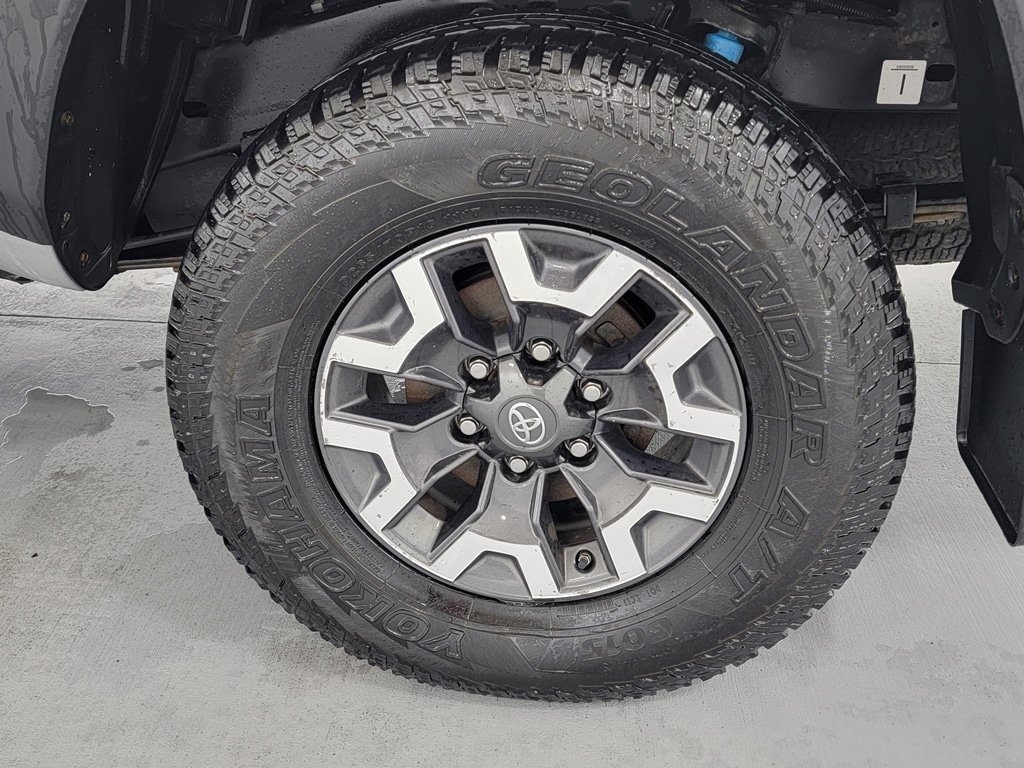 Used 2020 Toyota Tacoma TRD Off-Road w/ TRD Premium Off Road Package AWD/4WD image 11