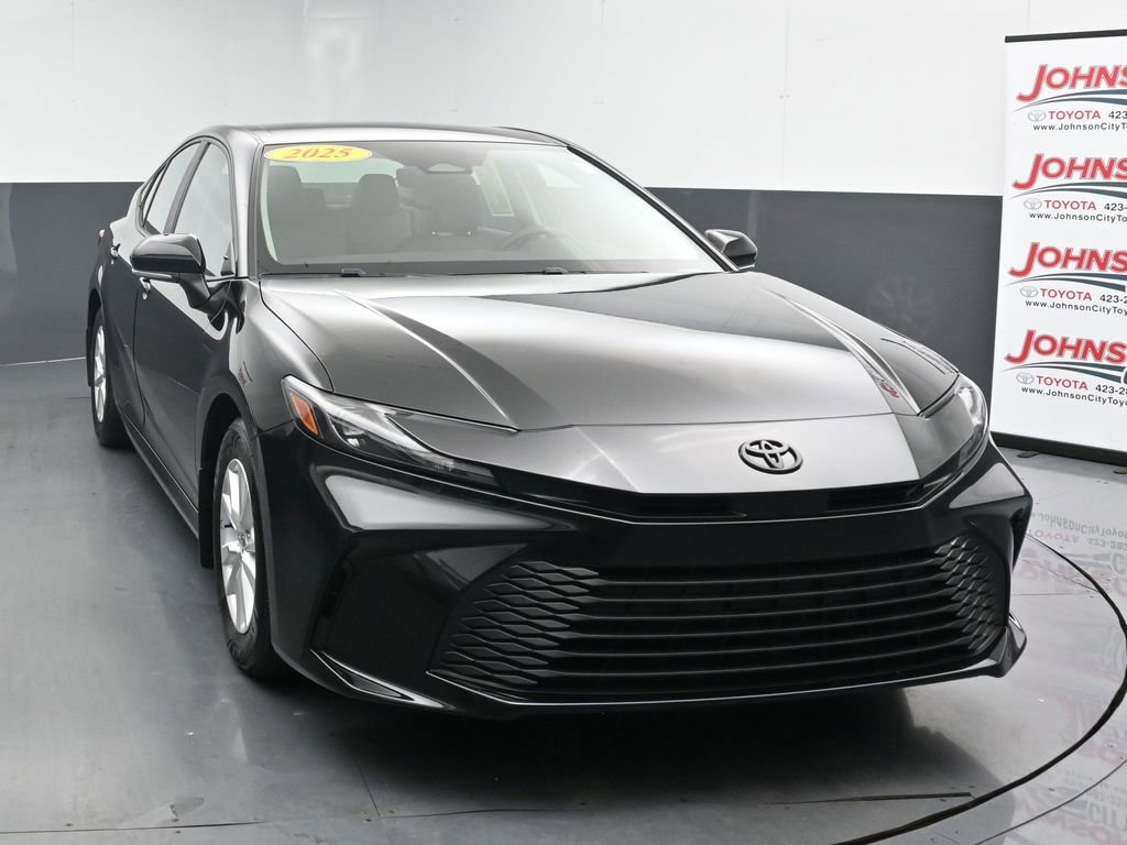 Used 2025 Toyota Camry LE FWD image 3
