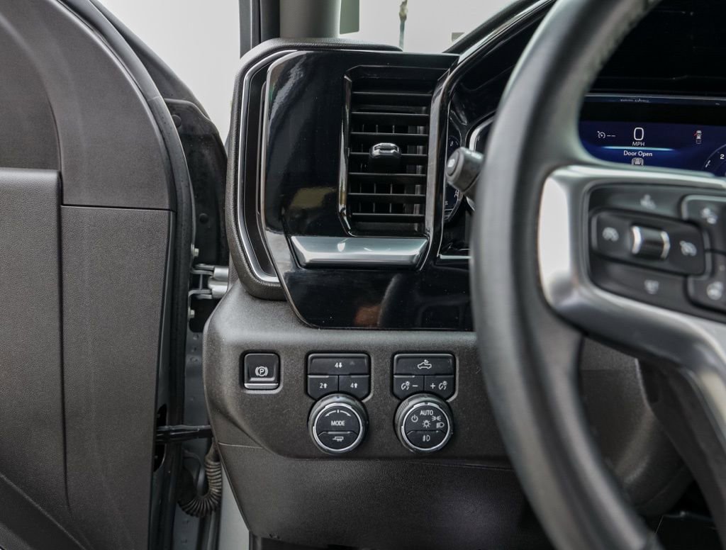 Used 2025 Chevrolet Silverado 2500 LT w/ Convenience Package image 31