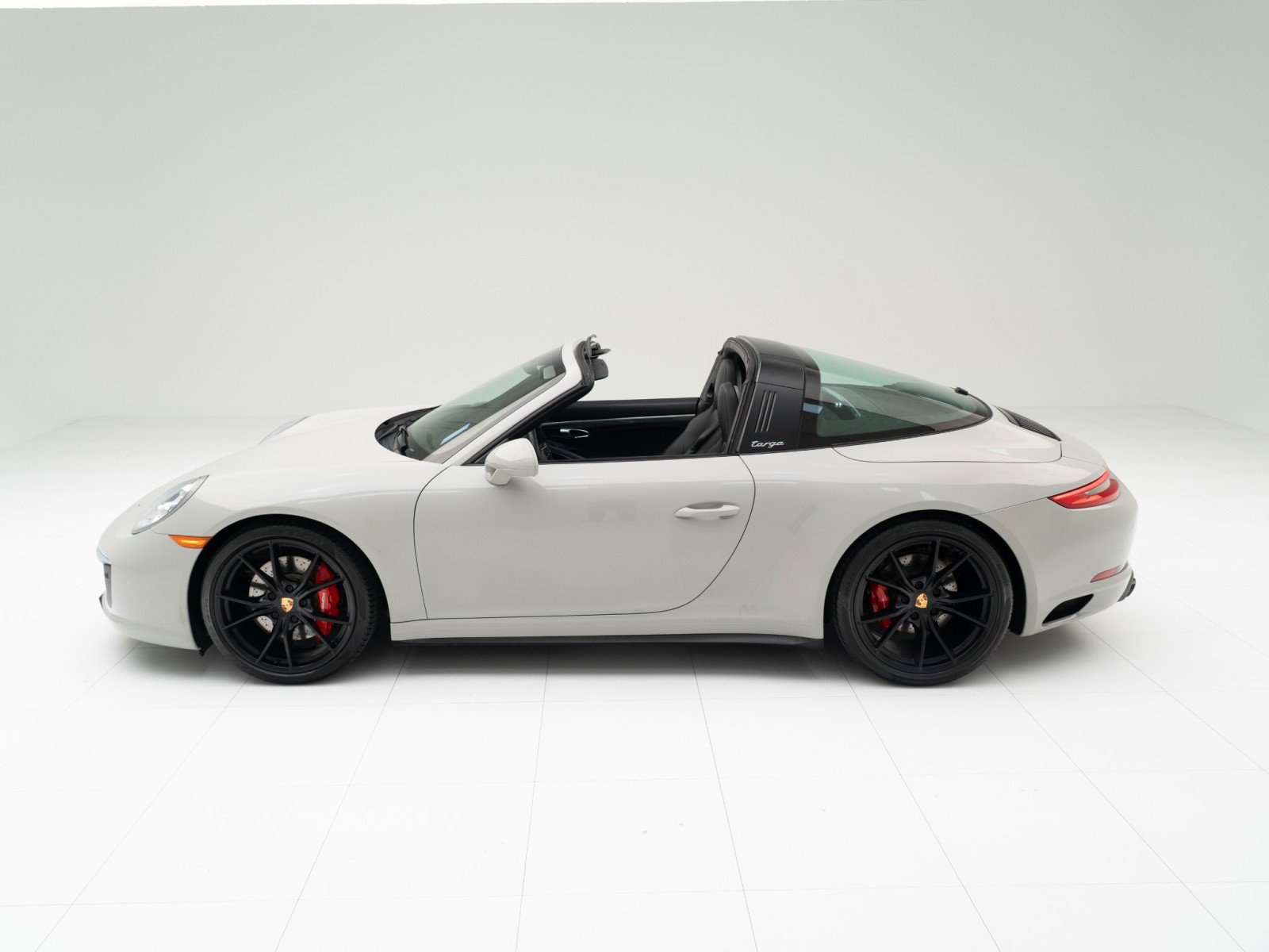 Certified 2018 Porsche 911 Targa 4S AWD/4WD image 2