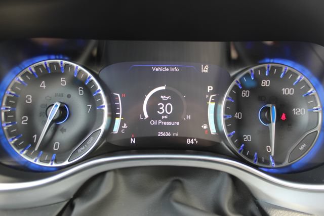 Used 2025 Chrysler Pacifica Limited FWD image 17