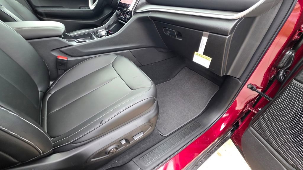 New 2025 Jeep Grand Cherokee L Limited w/ Black Appearance Package image 14