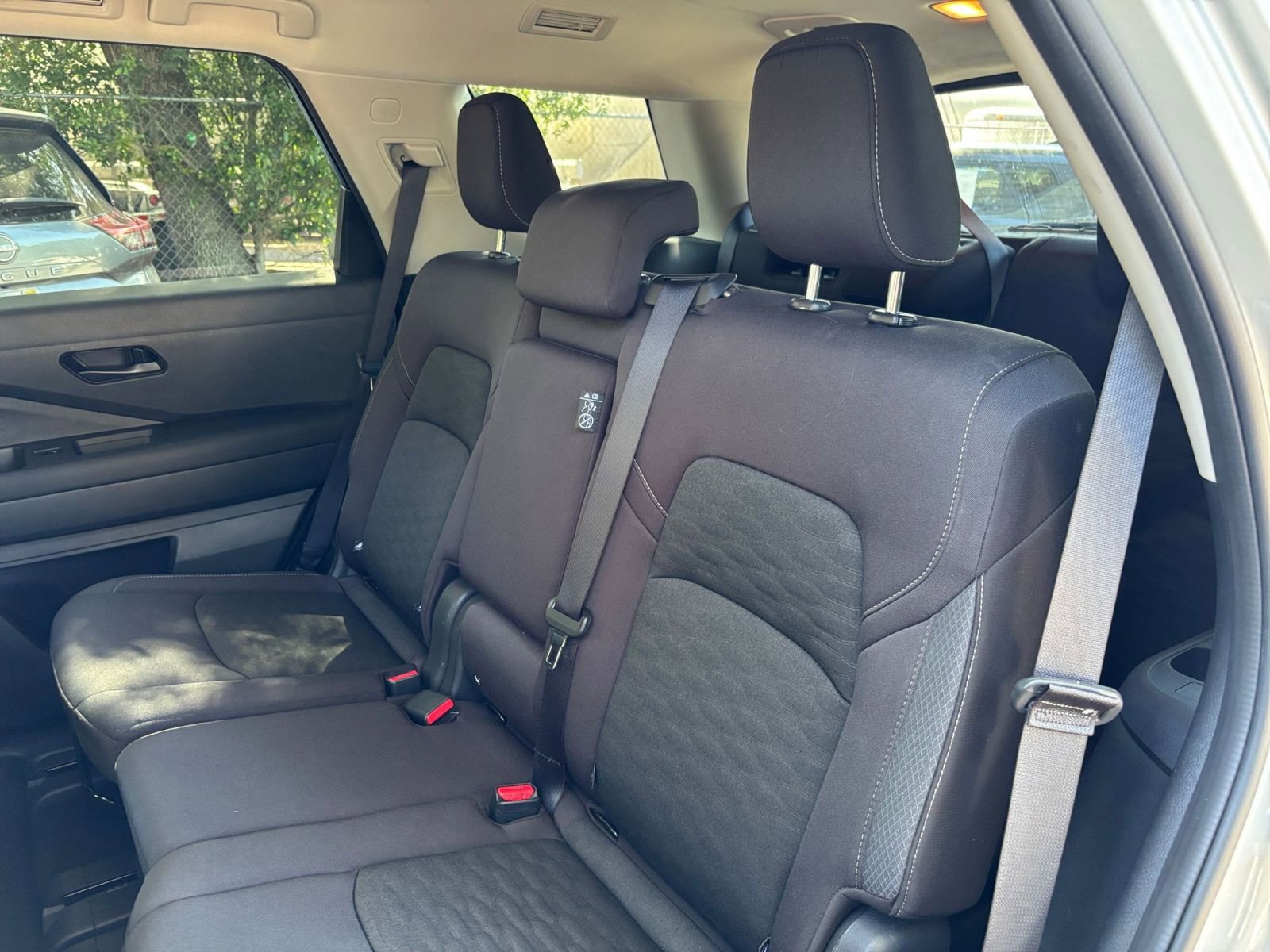 Used 2024 Nissan Pathfinder SV image 39