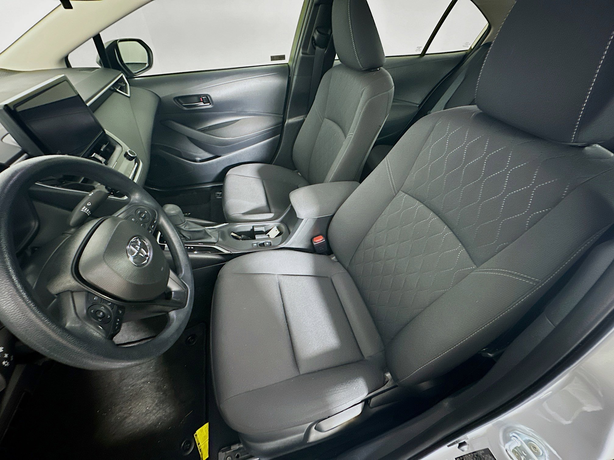 Used 2025 Toyota Corolla LE image 13