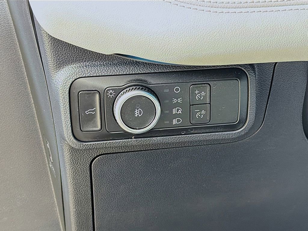 Used 2025 Ford Explorer Platinum w/ Ultimate Package AWD/4WD image 36