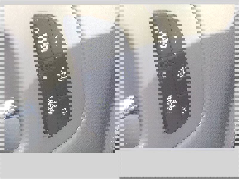 Used 2009 GMC Sierra 3500 SLT w/ SLT Convenience Package image 24