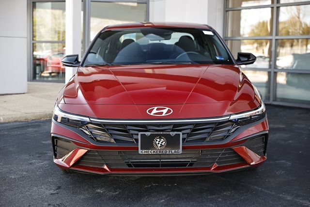 Certified 2025 Hyundai Elantra Sport FWD image 11