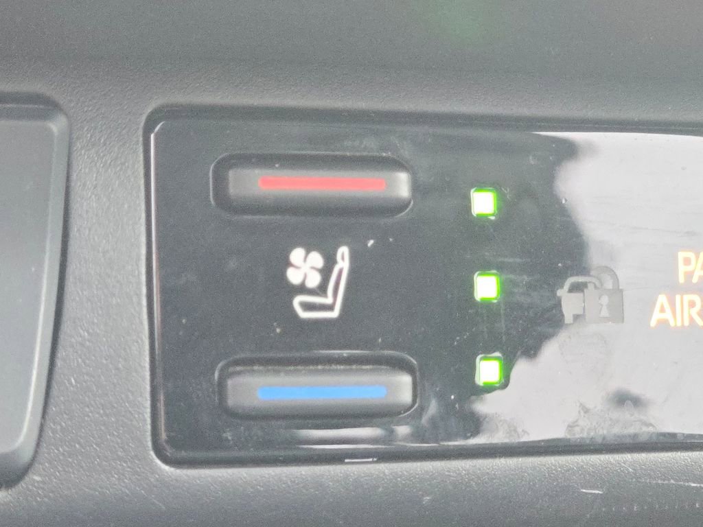 Used 2023 Toyota RAV4 Limited image 5