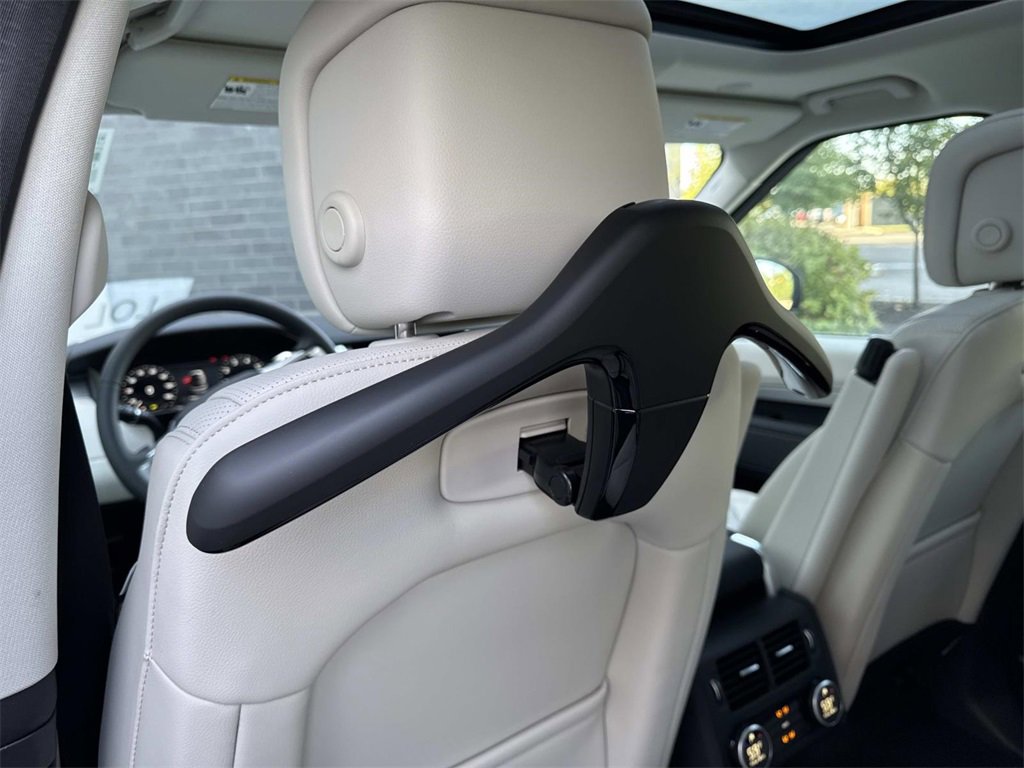 New 2026 Land Rover Discovery Limited Edition image 16