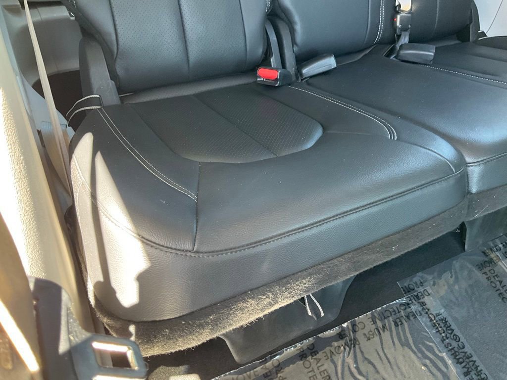 Used 2022 Chrysler Pacifica Touring-L w/ Uconnect Theater Family Group image 62