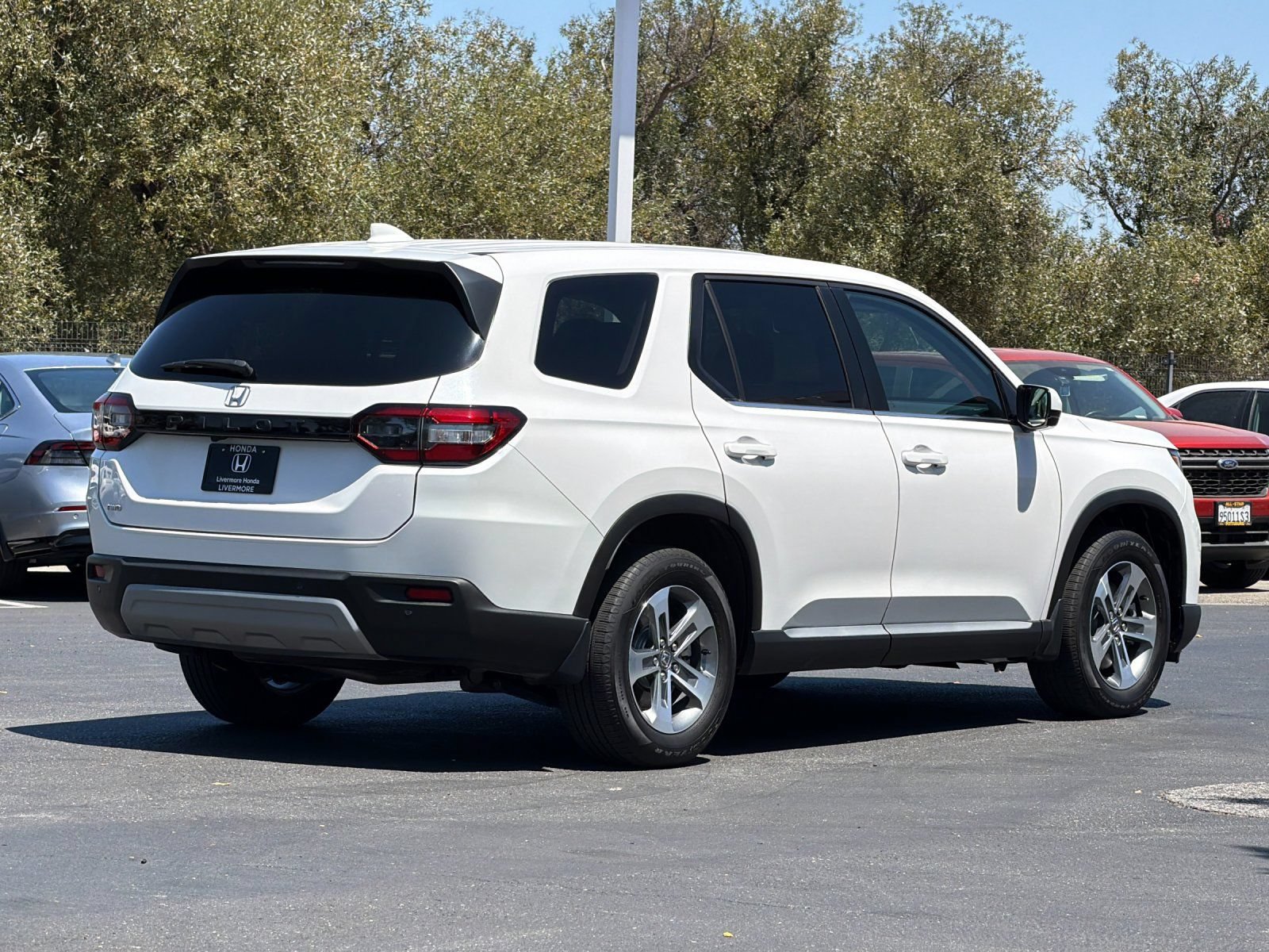 Used 2025 Honda Pilot EX-L image 6
