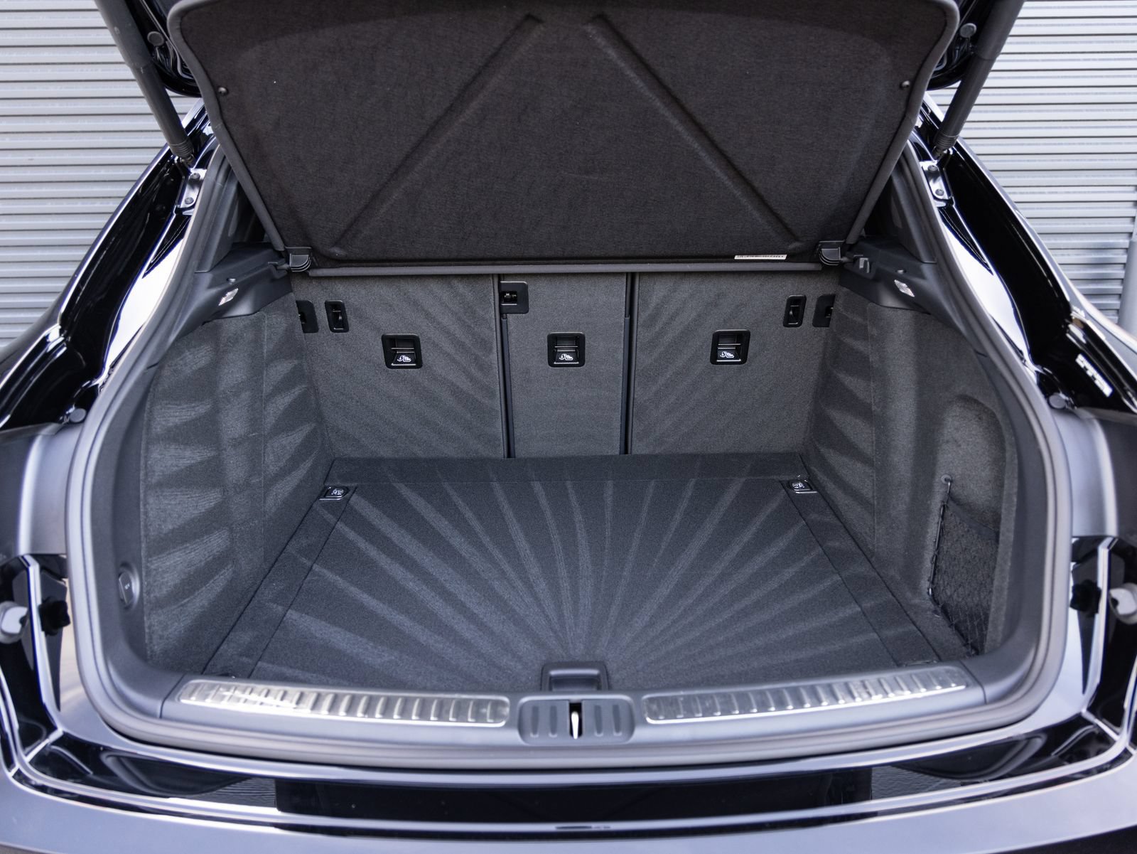 New 2026 Porsche Macan AWD/4WD image 29