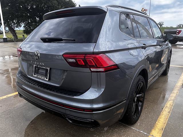 Used 2024 Volkswagen Tiguan SE R-Line FWD image 3