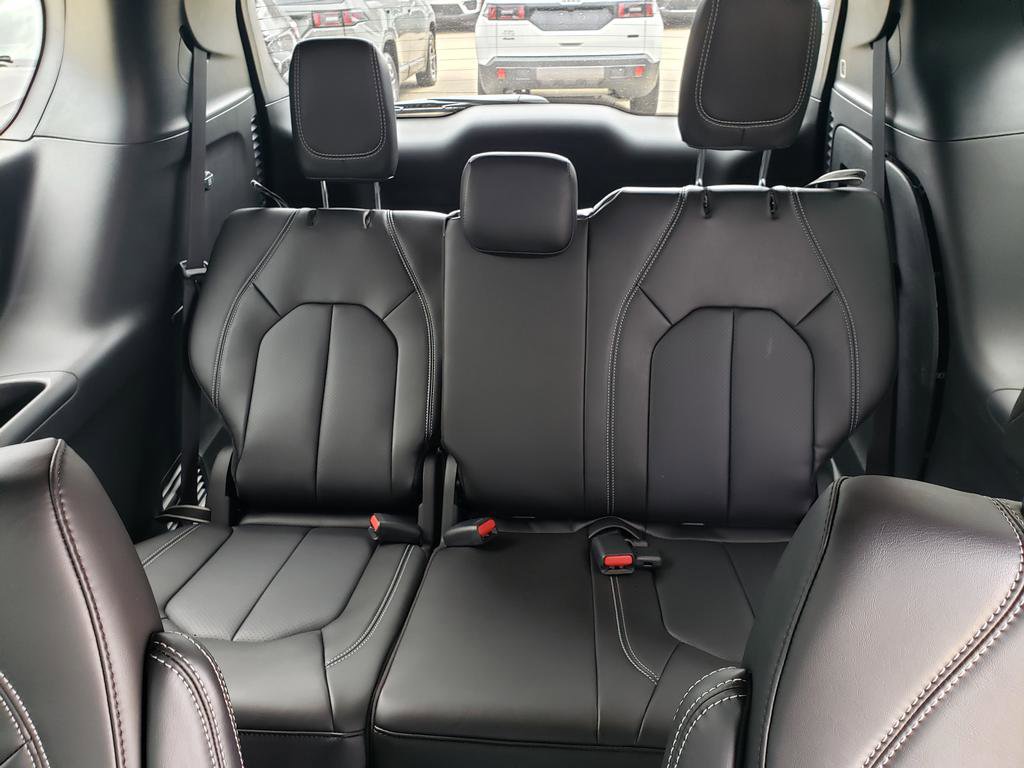 New 2026 Chrysler Pacifica Select image 12