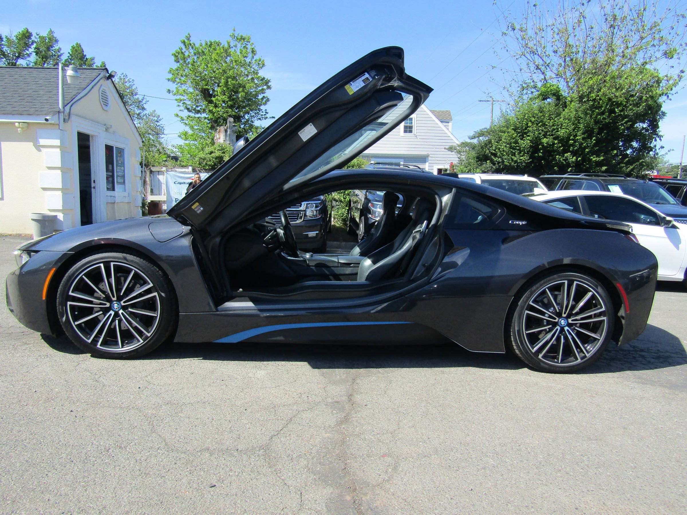 Used 2019 BMW i8 Coupe AWD/4WD image 4