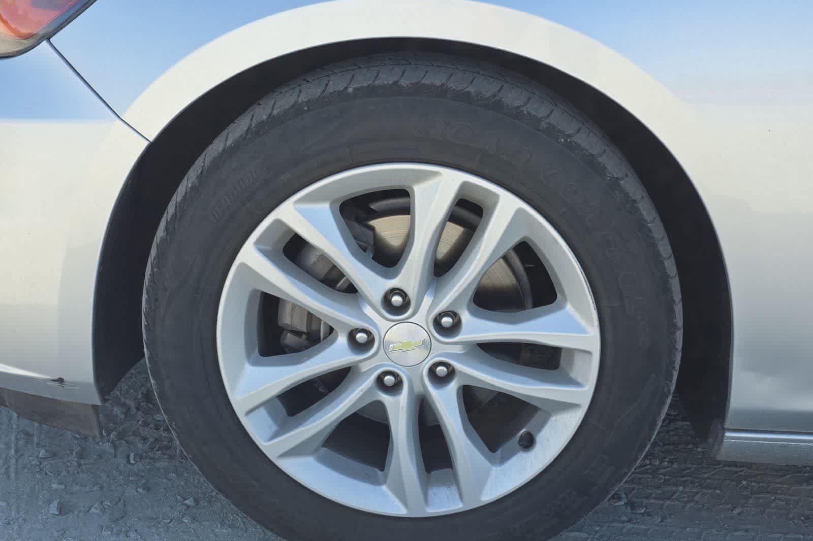 Used 2018 Chevrolet Malibu LT FWD image 12