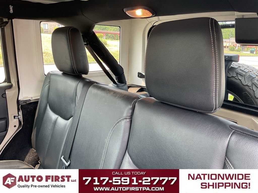 Used 2017 Jeep Wrangler Unlimited Rubicon w/ Connectivity Group AWD/4WD image 11