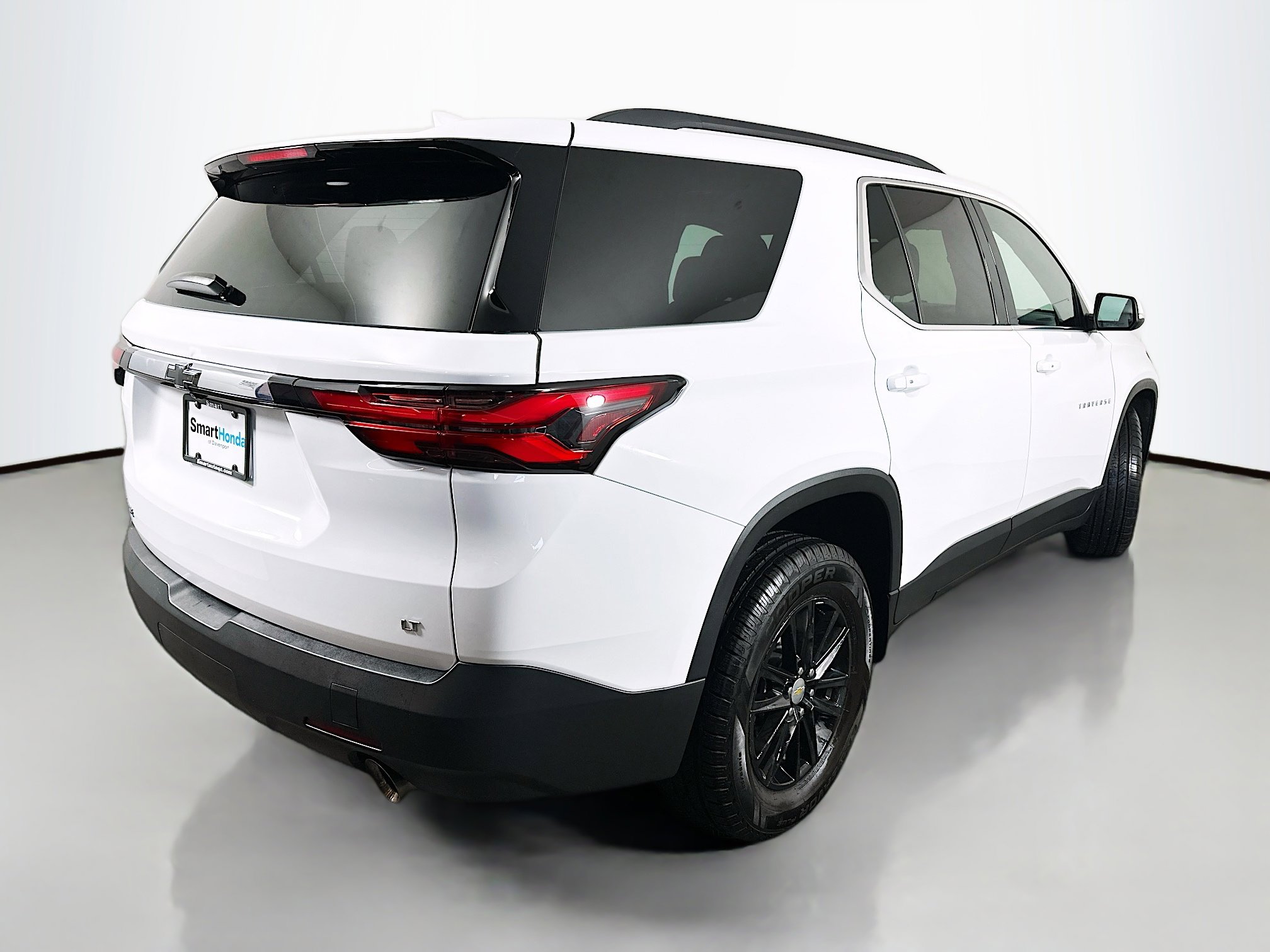 Used 2023 Chevrolet Traverse LT image 7