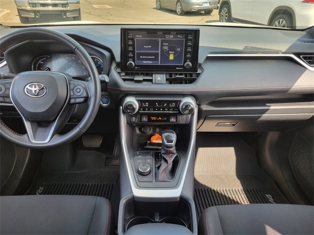 Used 2022 Toyota RAV4 SE image 16