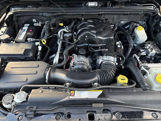 Used 2012 Jeep Wrangler Unlimited Sahara AWD/4WD image 28