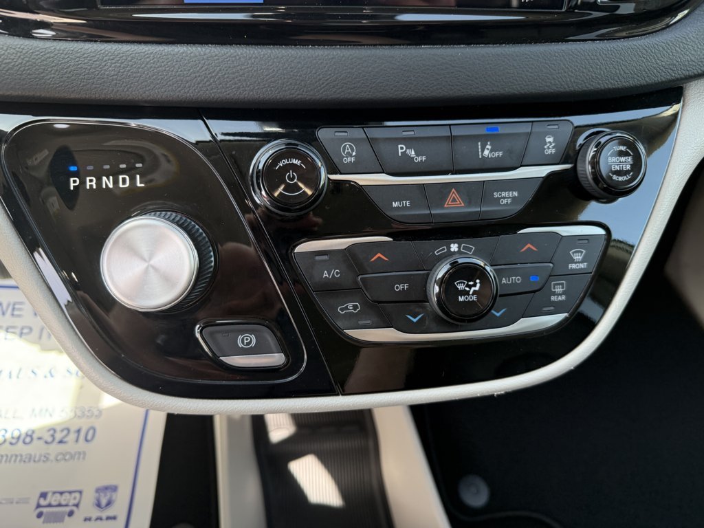 Used 2023 Chrysler Pacifica Touring-L FWD image 30