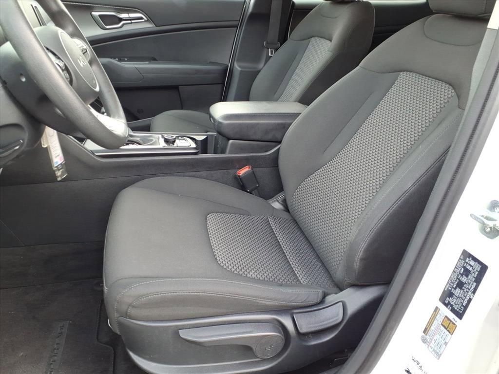 Used 2024 Kia Sportage LX image 14