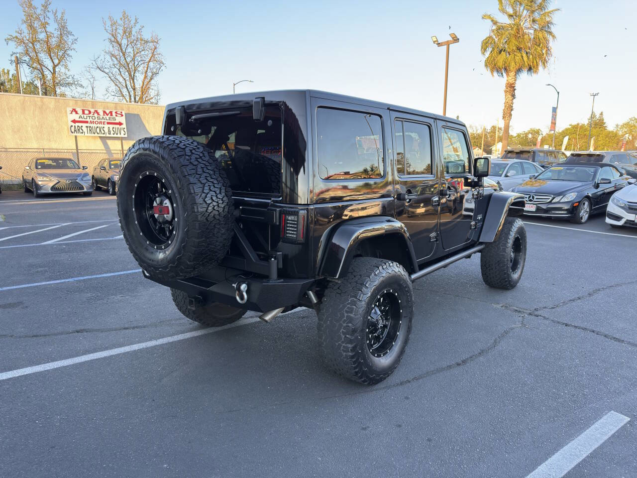 Used 2016 Jeep Wrangler Unlimited Sahara w/ Connectivity Group image 3
