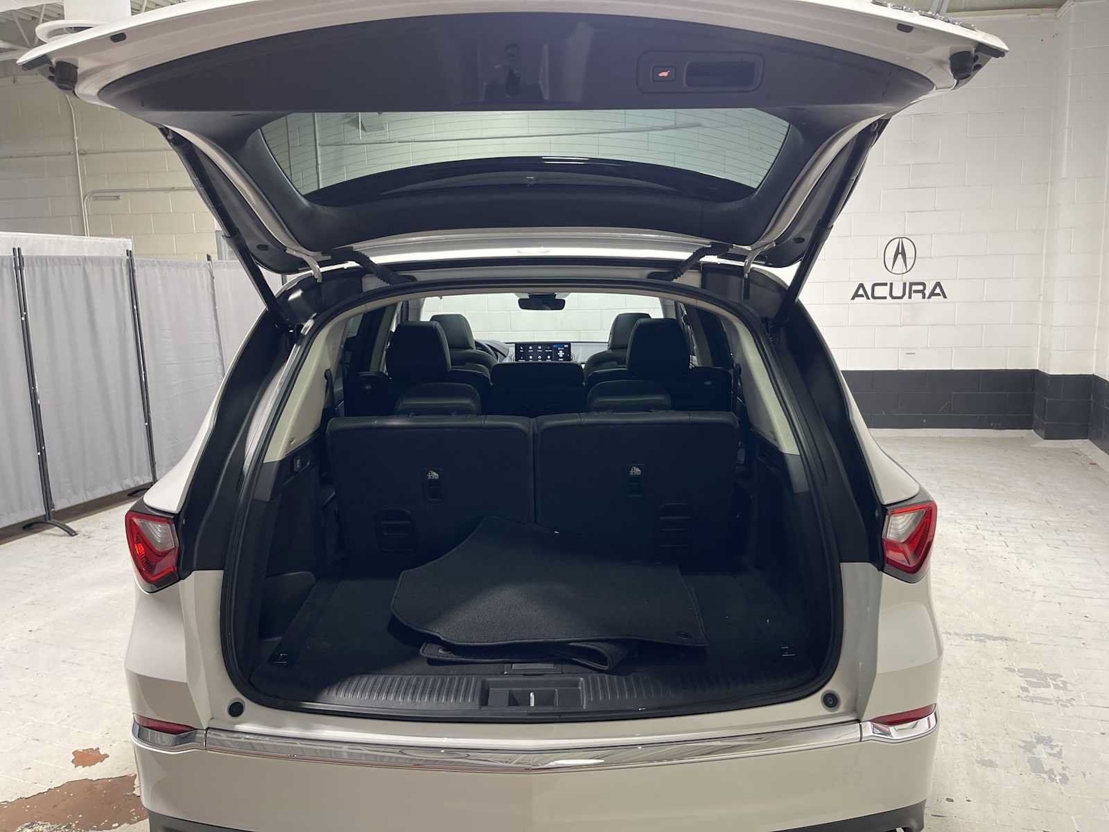 Certified 2024 Acura MDX SH-AWD image 19