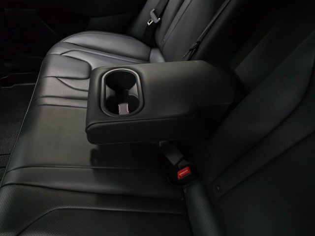 Used 2024 Hyundai Elantra Limited FWD image 17