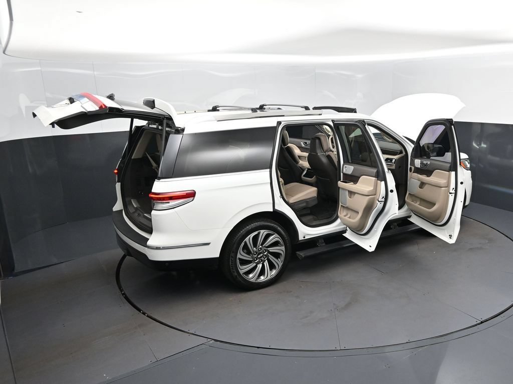 Used 2023 Lincoln Navigator Reserve AWD/4WD image 49