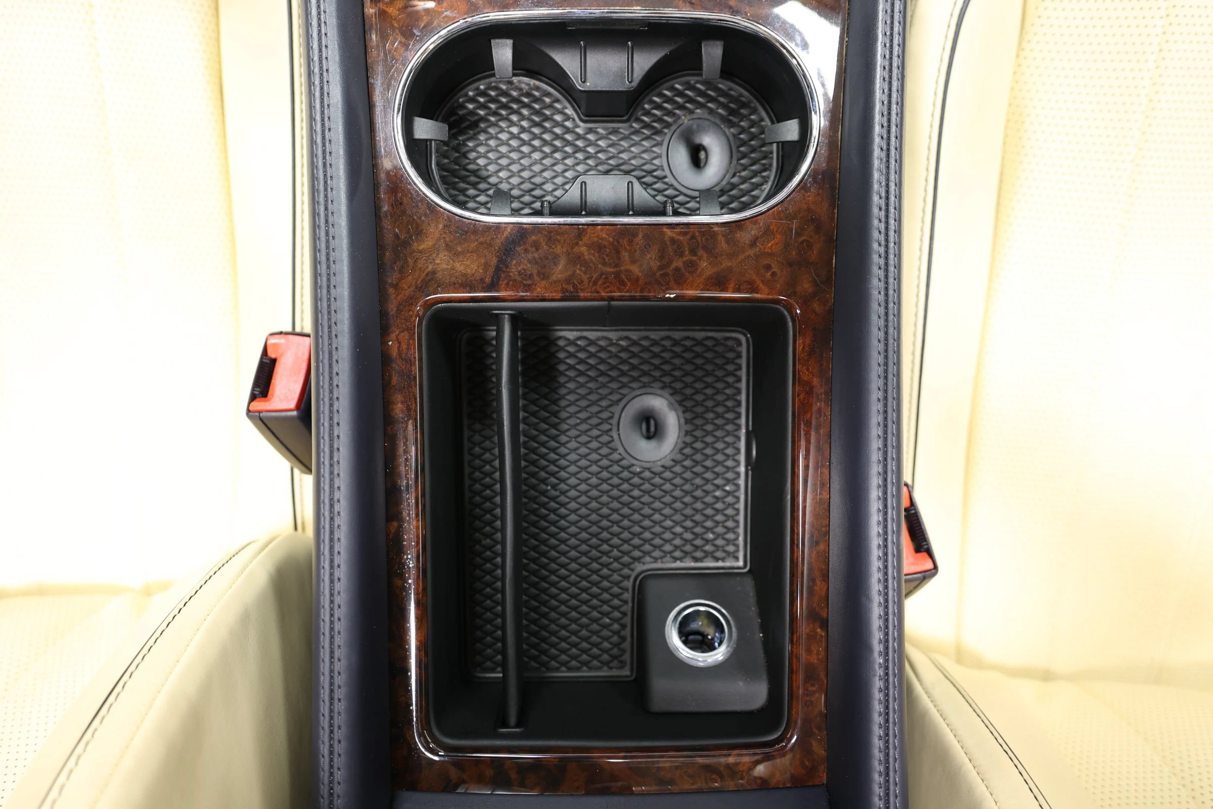 Used 2015 Bentley Flying Spur V8 AWD/4WD image 40