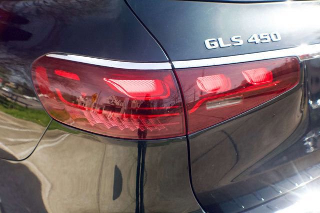 Used 2024 Mercedes-Benz GLS 450 4MATIC image 9