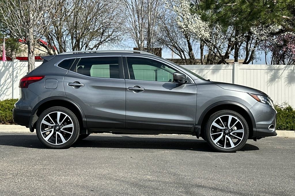 Used 2018 Nissan Rogue Sport SL w/ SL Premium Package image 3
