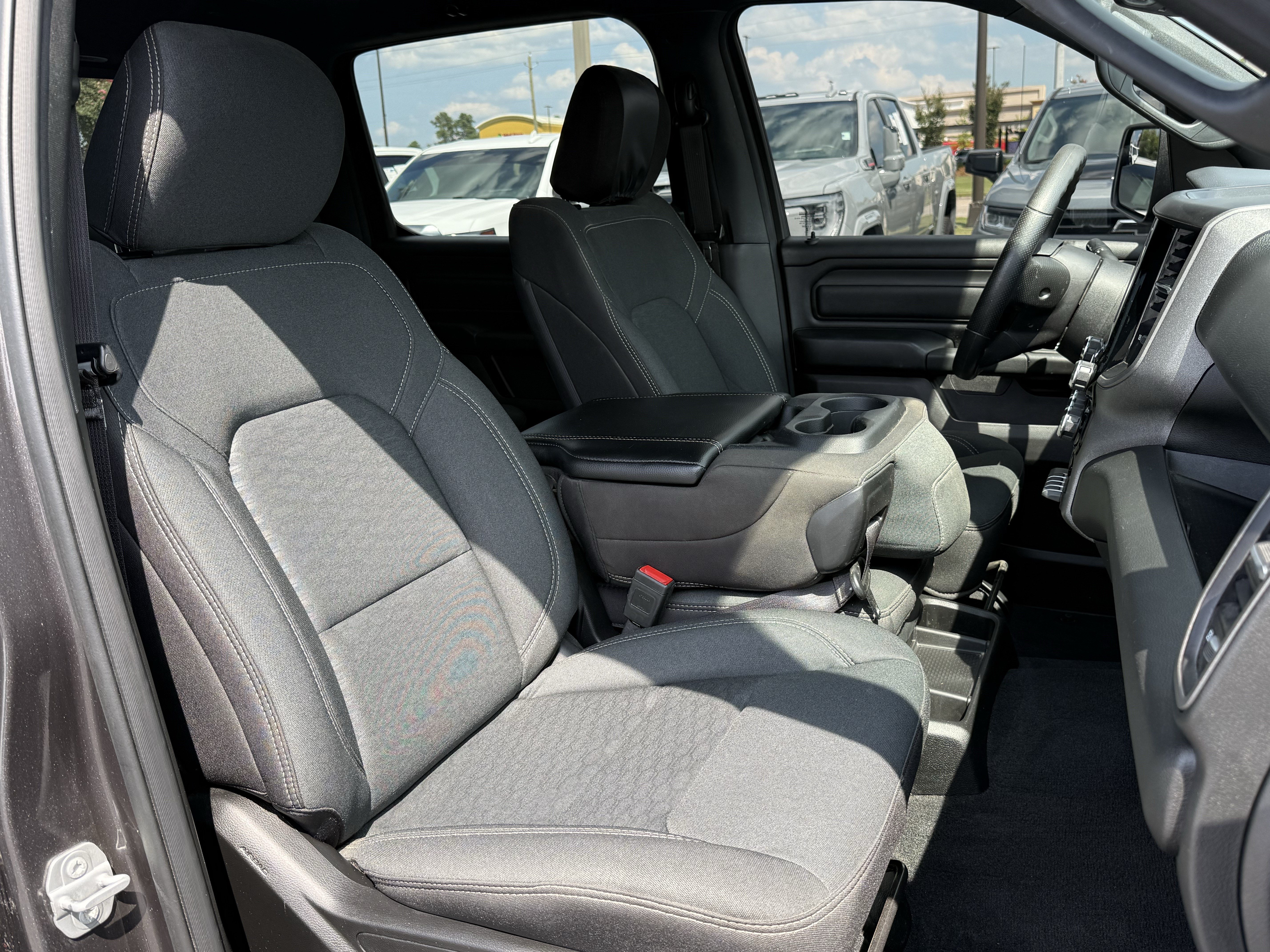 Used 2025 RAM 1500 Warlock AWD/4WD image 32