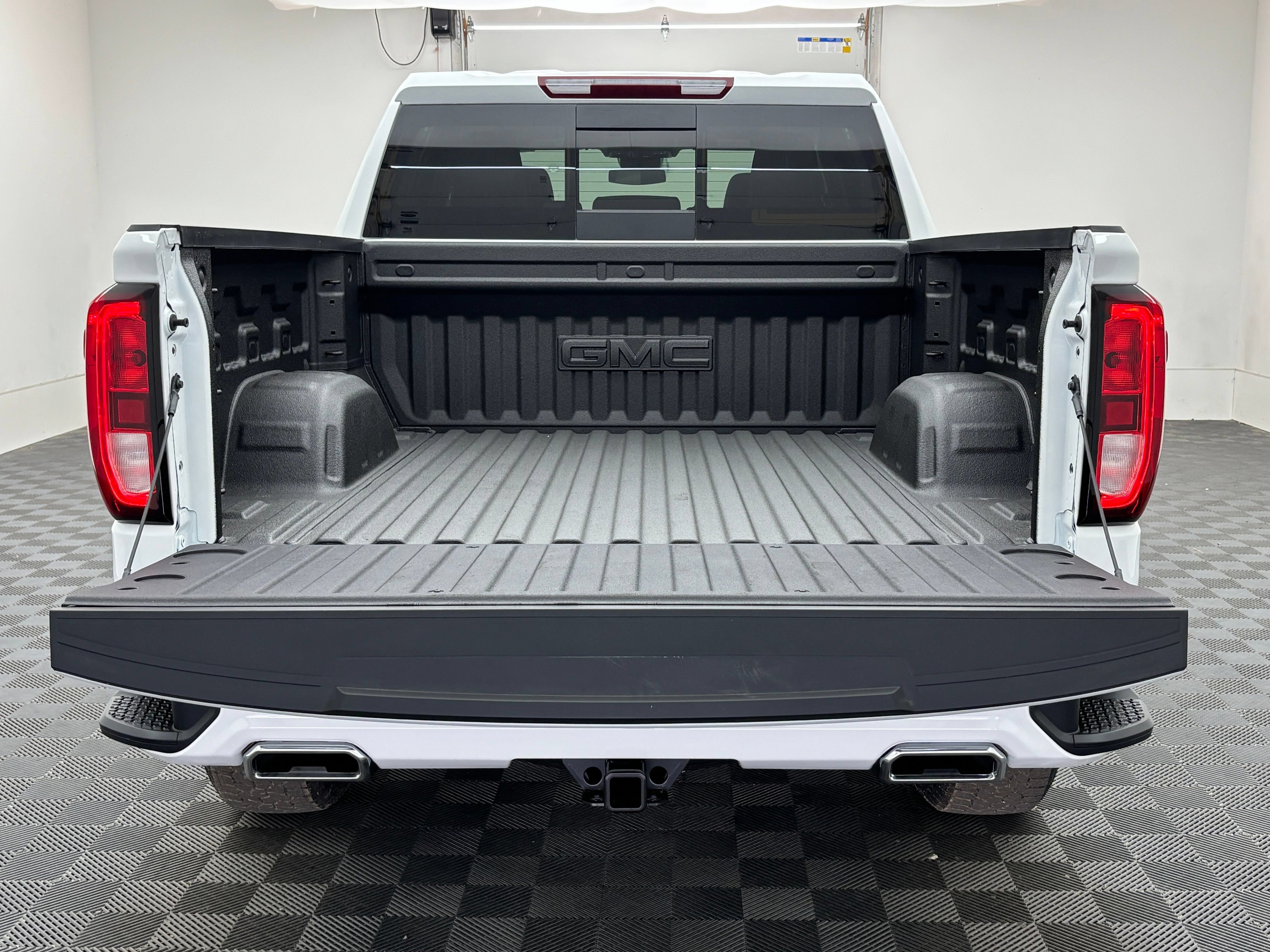 New 2026 GMC Sierra 1500 Elevation w/ Elevation Premium Package AWD/4WD image 9