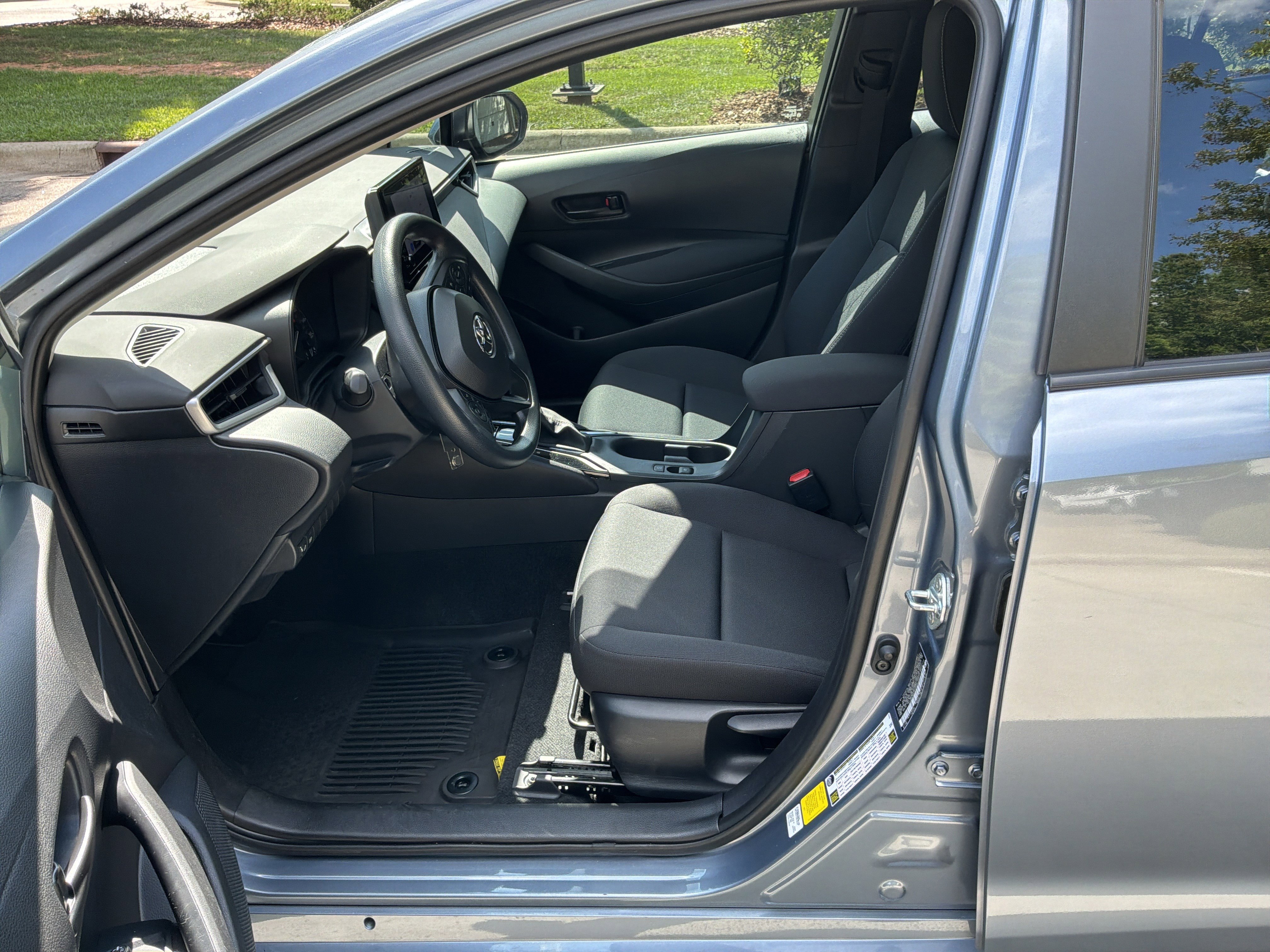 Used 2023 Toyota Corolla LE FWD image 16