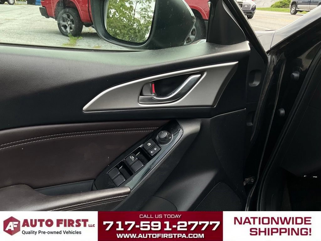 Used 2018 MAZDA MAZDA3 Touring FWD image 6