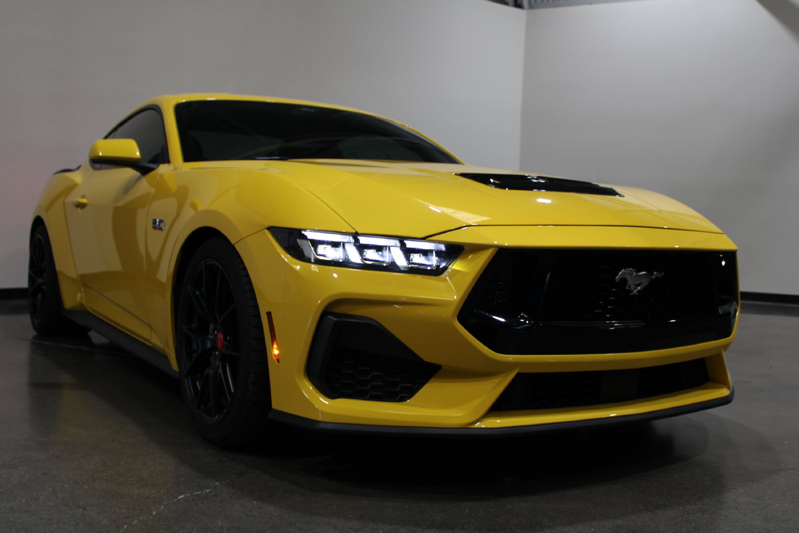 Used 2024 Ford Mustang GT RWD image 5