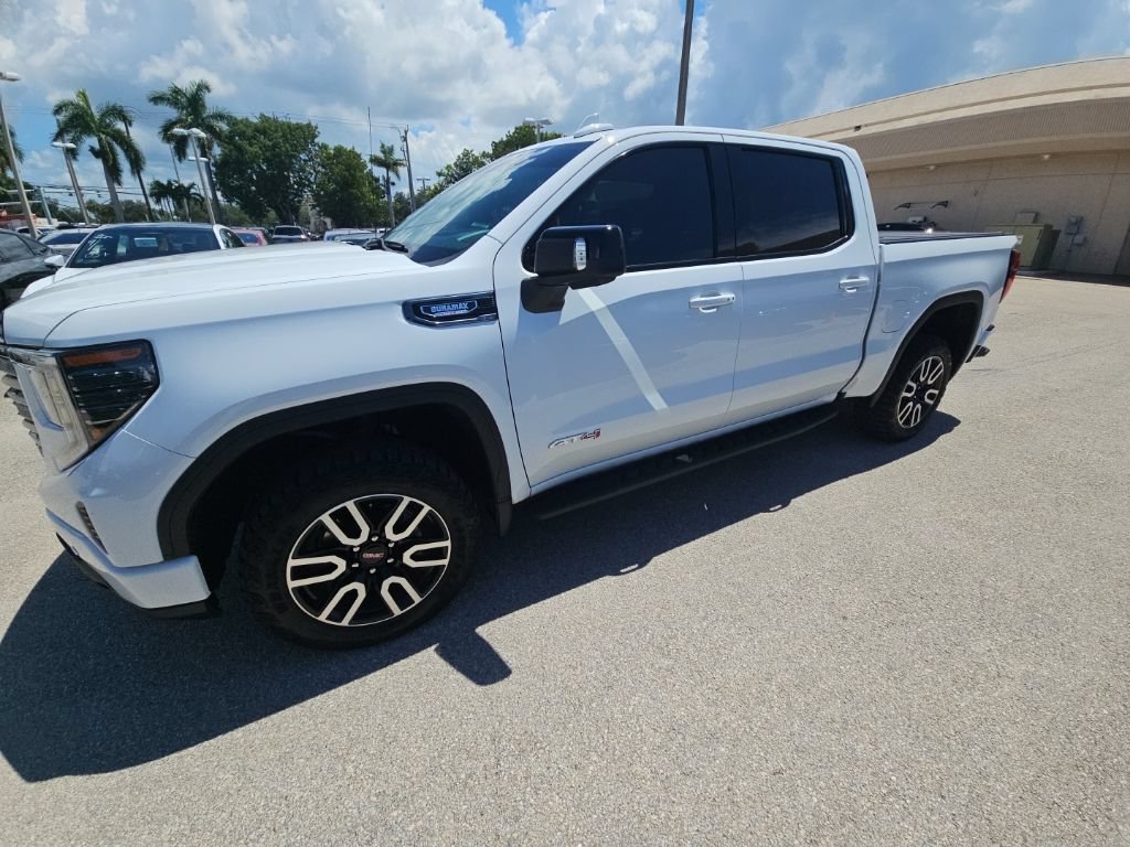 Used 2025 GMC Sierra 1500 AT4 w/ AT4 Premium Package AWD/4WD image 14