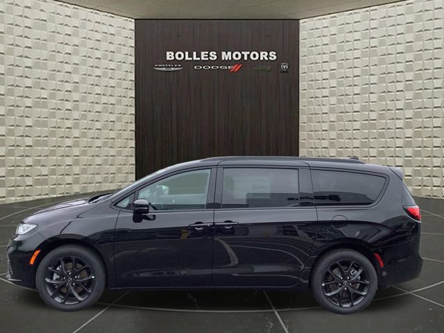 New 2026 Chrysler Pacifica Select w/ S Appearance Package image 4