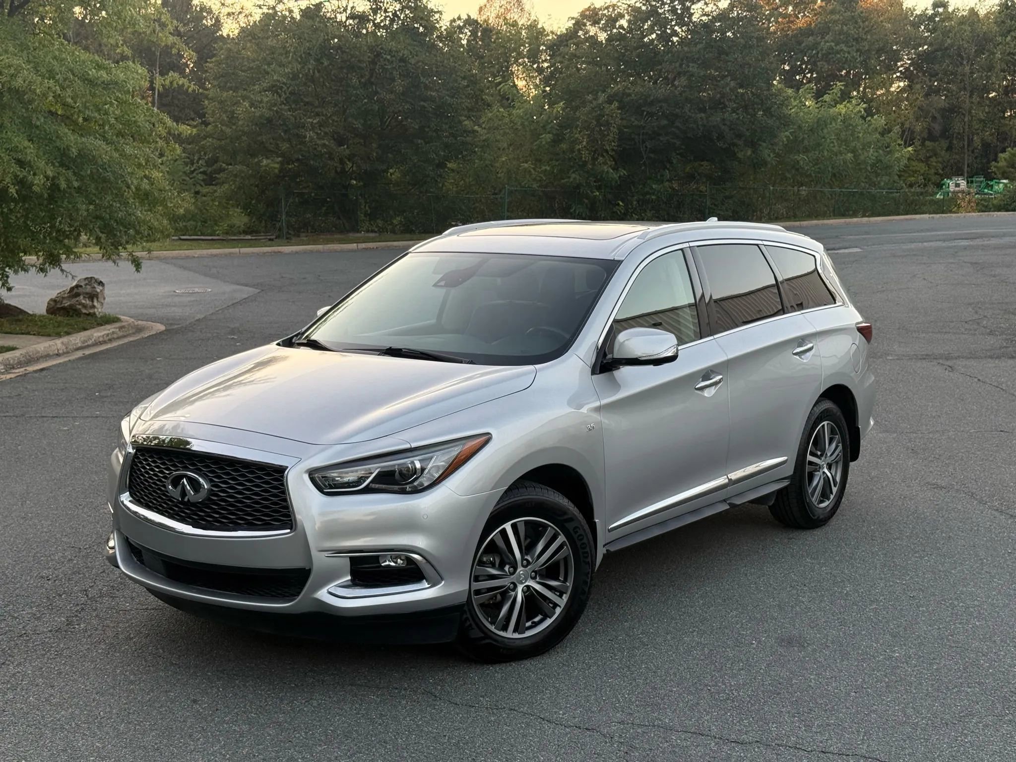 Used 2020 INFINITI QX60 Luxe w/ Essential Package